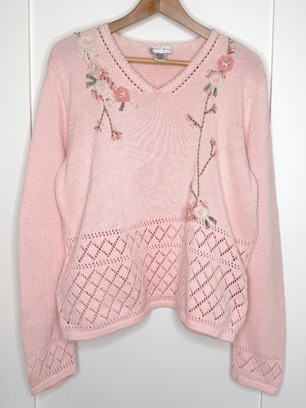 Northern Reflections Vintage Floral Embroidered Knit Sweater V-Neck in Pink